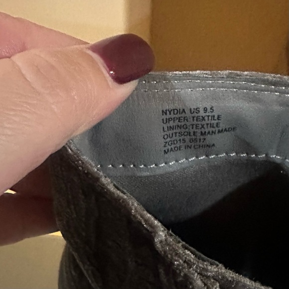 Women’s Zigi Soho Nydia Gray Paisley Velvet Ankle Booties. Size 9.5. - Picture 6 of 8